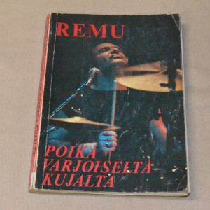 Remu Poika varjoiselta kujalta